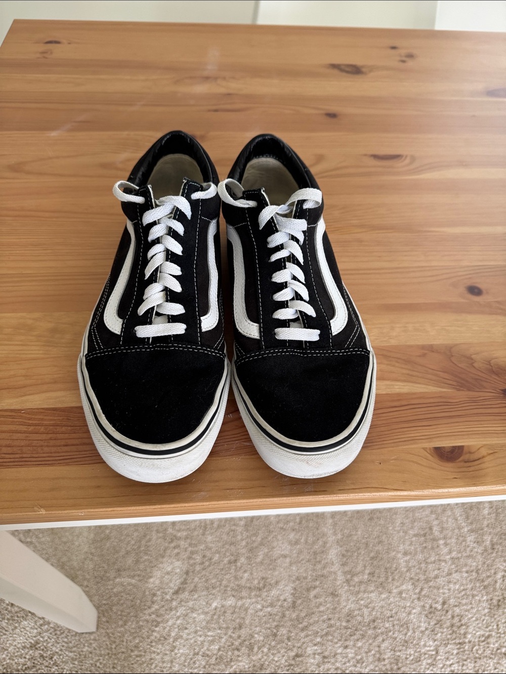 Classic Black and White Low-Top Skate Sneakers - Men